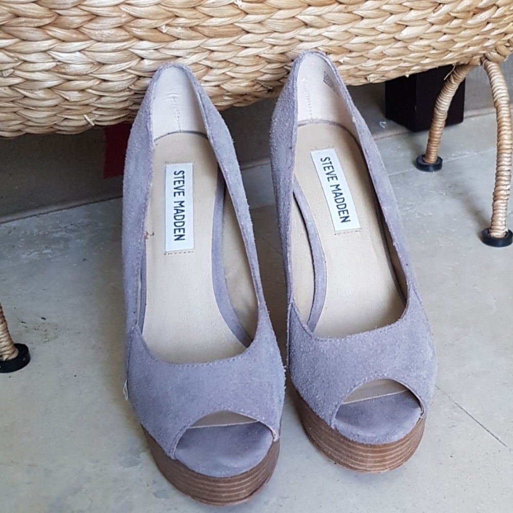 Steve Madden suede peep toes platform
